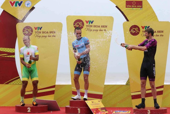 Giải xe đạp quốc tế VTV Cúp: Tay đua Loic vẫn là ông Vua cá nhân tính giờ ảnh 3