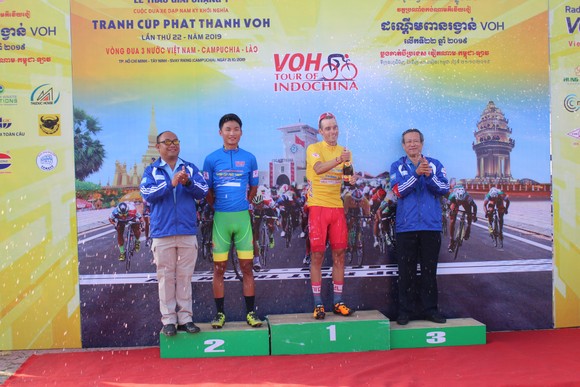 Giải xe đạp VOH: VUS TPHCM bắt đầu "đánh" Áo xanh cho Lê Nguyệt Minh ảnh 2