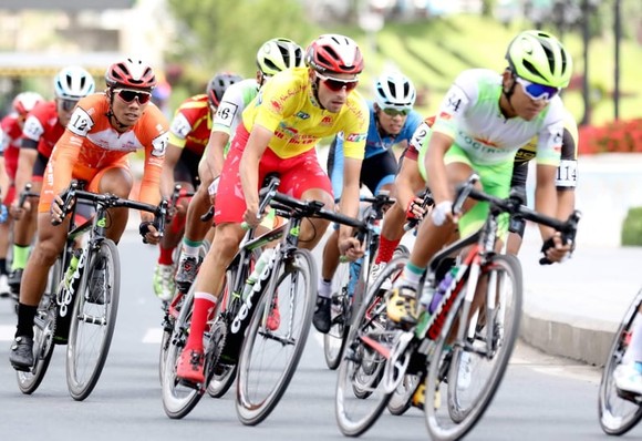 Nguyễn Tấn Hoài giành vị trí thứ 2 ở Cúp xe đạp Truyền hình TPHCM ảnh 3