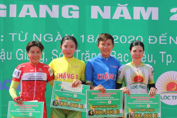 “Nữ hoàng” Nguyễn Thị Thật chứng tỏ năng lực nước rút tại chặng 1 giải xe đạp nữ An Giang 2020 ảnh 1