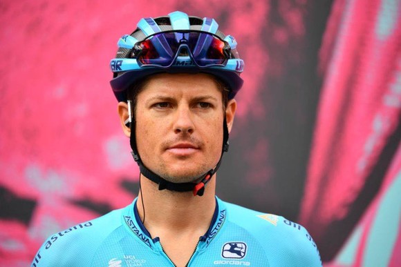 Giải xe đạp Giro d’Italia: Fuglsang chỉ trích Nibali chơi không Fair-play khi anh bị bể bánh xe ảnh 1