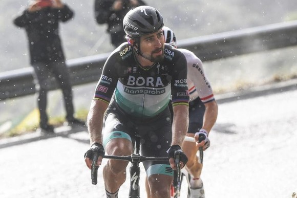 Peter Sagan chói sáng trong ngày giải xe đạp Giro d’Italia lo âu về dịch Covid-19 ảnh 2