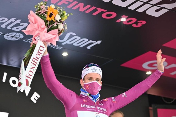 Peter Sagan chói sáng trong ngày giải xe đạp Giro d’Italia lo âu về dịch Covid-19 ảnh 3