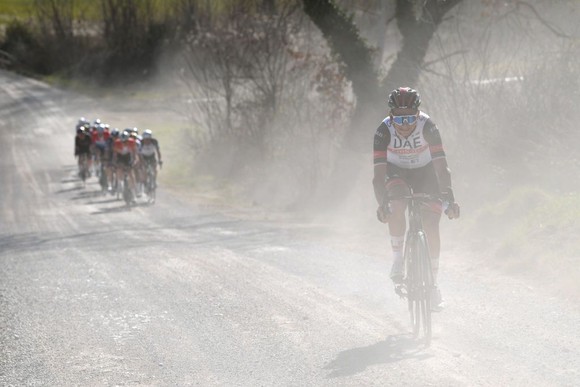 Mathieu van der Poel tung hoành thắng giải xe đạp Strade Bianche ảnh 1