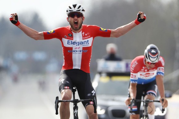 Hai tay đua Fedorov và Vergaerde bị “thẻ đỏ” ở Tour of Flanders ảnh 2