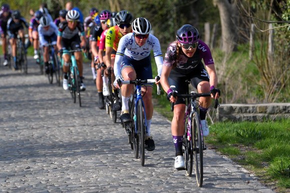 Nữ lão tướng Vleuten chiến thắng giải xe đạp Tour of Flanders sau 10 năm ảnh 2