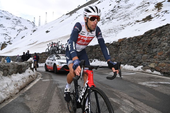 Bất chấp cổ tay bị gãy, Vincenzo Nibali quyết dự Giro d’Italia ảnh 1