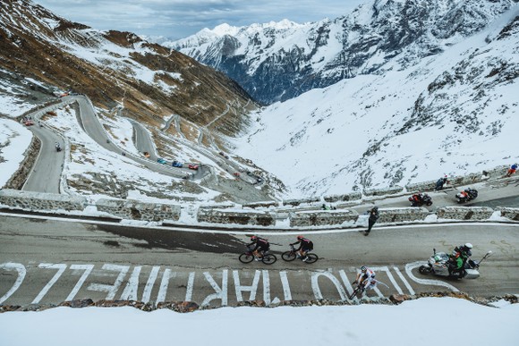 Giải xe đạp Giro d’Italia 2021: Nín thở chờ xét nghiệm Covid-19 ảnh 1