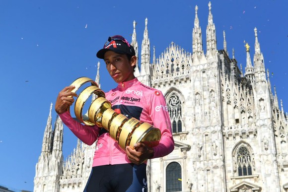 Egan Bernal đăng quang Giro d’Italia trong ngày Ganna chạy cá nhân tính giờ 53,8 km/giờ ảnh 4