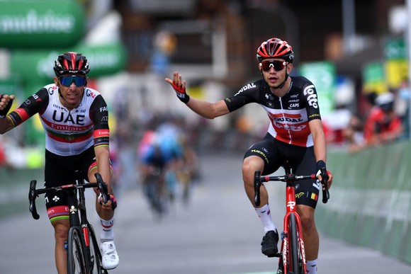 Rui Costa bị tước chiến thắng ở Tour de Suisse vì ép xe đối thủ ảnh 1