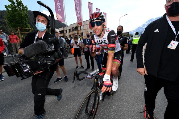 Rui Costa bị tước chiến thắng ở Tour de Suisse vì ép xe đối thủ ảnh 2