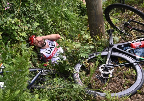 Hai tai nạn kinh hoàng trong ngày khai mạc giải xe đạp Tour de France ảnh 4