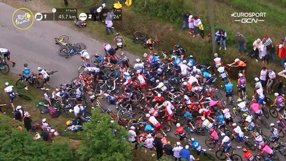 Hai tai nạn kinh hoàng trong ngày khai mạc giải xe đạp Tour de France ảnh 3