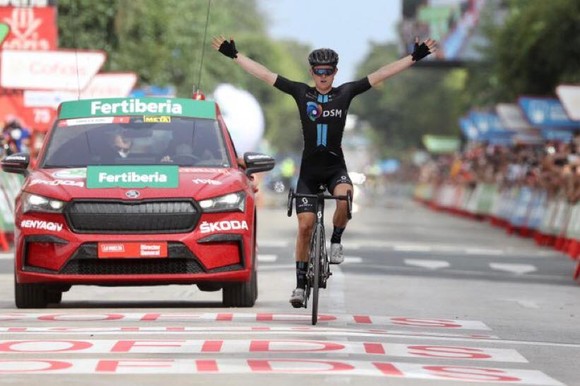 Primoz Roglic mất áo đỏ sau chặng đua đầy kịch tính ảnh 4