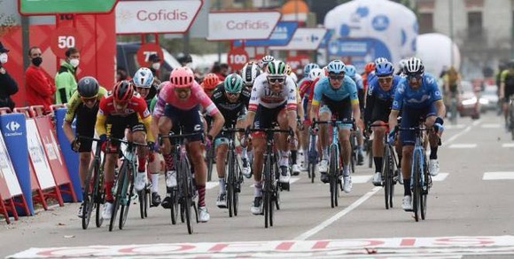 Magnus Cort lần thứ hai thắng chặng giải xe đạp Vuelta a Espana 2021 ảnh 4