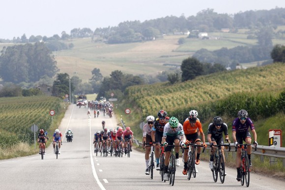 Magnus Cort hoàn tất hat-trick tại giải xe đạp Vuelta a Espana ảnh 3