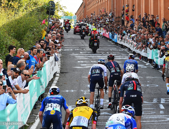 Primoz Roglic chiến thắng ấn tượng tại Giro dell'Emilia ảnh 1
