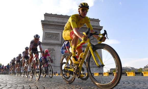 Tadej Pogacar giành giải thưởng “Xe đạp vàng” Vélo d'Or 2021 ảnh 1