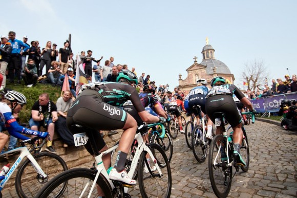 Áo vàng Tour de France Tadej Pogacar “mở rộng” mặt trận mùa giải 2022 ảnh 2
