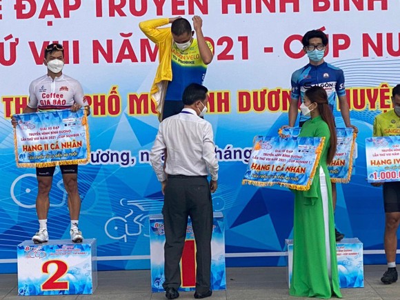Thái Quốc Tuấn tiếp tục giành chiến thắng ở giải xe đạp Truyền hình Bình Dương ảnh 2