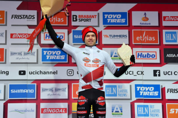 Eli Iserbyt đăng quang UCI World Cup xe đạp việt dã 2021-2022 