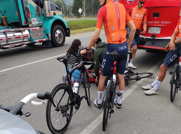 Tay đua Egan Bernal phục hồi tốt sau 5 ca phẫu thuật do tai nạn ảnh 1