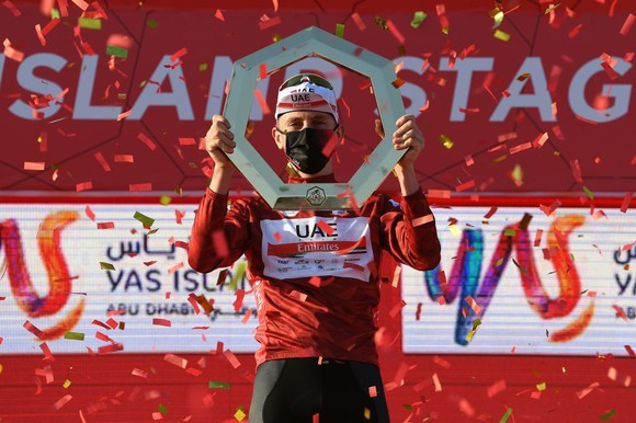 Tadej Pogacar lần thứ hai liên tiếp đăng quang UAE Tour 