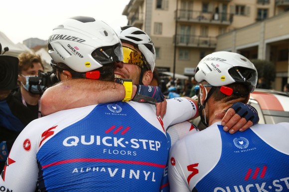 Mark Cavendish rút thắng giải xe đạp Milano-Torino 2022 ảnh 2