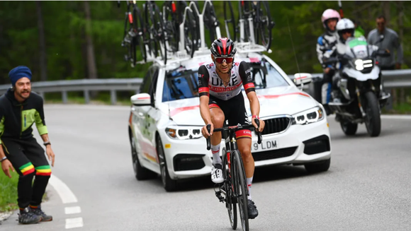 Alessandro Covi solo hơn 53km chiến thắng "chặng nữ hoàng" của giải xe đạp Giro d’Italia ảnh 1