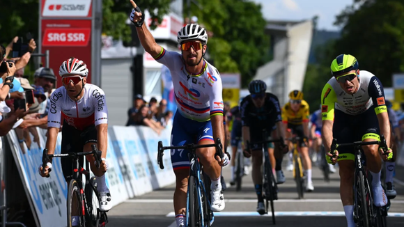 Peter Sagan đã có chiến thắng đầu tiên cho TotalEnergies tại Tour de Suisse 2022