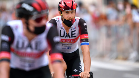 Tadej Pogacar thấp thỏm vì Covid-19 “tấn công” UAE Emirates ngay trước Tour de France ảnh 1
