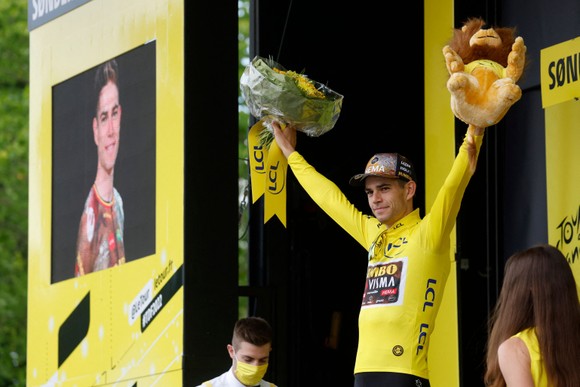 Quinn Simmons bị phạt nặng vì đi không đúng làn tại Tour de France ảnh 2