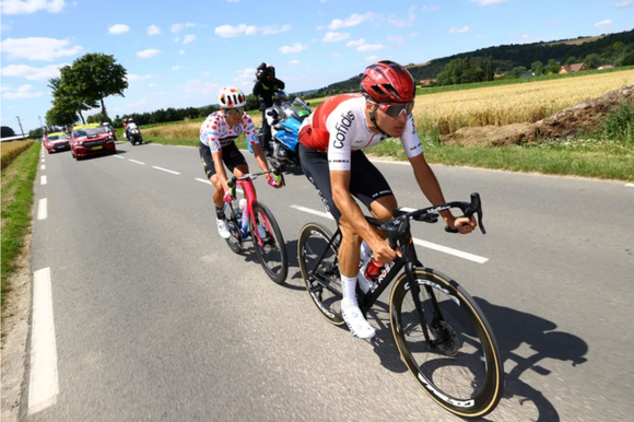 Phá dớp về nhì, Wout van Aert đi solo thắng chặng 4 Tour de France  ảnh 1