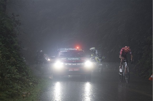 Áo đỏ Vuelta a Espana 2022 lại đổi chủ sau chặng đua khắc nghiệt ảnh 3