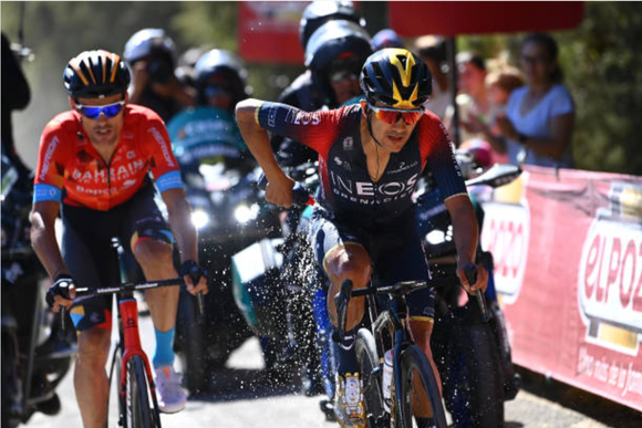 Richard Carapaz đi solo lần thứ hai thắng chặng Vuelta a Espana 2022 ảnh 3