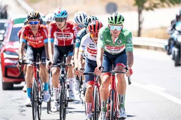 Richard Carapaz đi solo lần thứ hai thắng chặng Vuelta a Espana 2022 ảnh 2