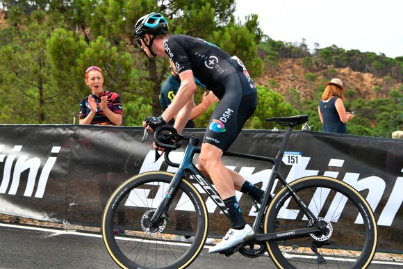 Áo đỏ Remco Evenepoel tiếp tục bị thu ngắn cách biệt ảnh 3
