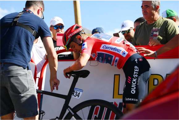 Áo đỏ Remco Evenepoel: Nguy hiểm khắp mọi ngóc ngách ở tuần cuối Vuelta a Espana  ảnh 2