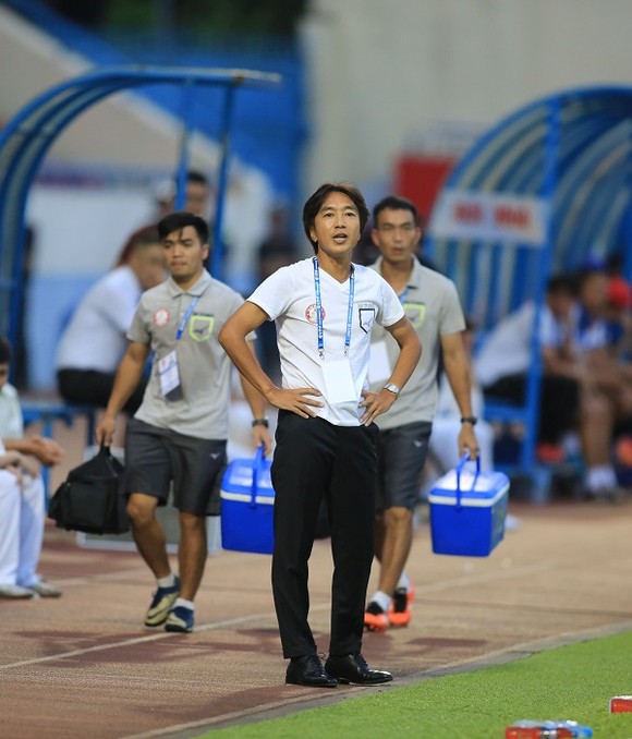 TPHCM thua Quảng Ninh 0-1: Màn ra mắt kèm vui của Hữu Thắng ảnh 1