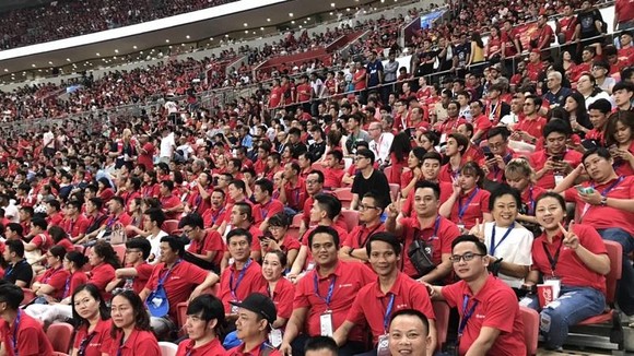 Hàng trăm fan MU đến từ Việt Nam đã có dịp sang Singapore xem đội bóng này thi đấu tại ICC Cup vừa qua. Ảnh: Anh Trần
