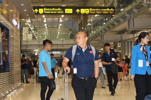 Những hình ảnh đầu tiên của U23 Việt Nam tại Bangkok (Thái Lan) ảnh 1