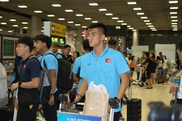 Những hình ảnh đầu tiên của U23 Việt Nam tại Bangkok (Thái Lan) ảnh 2