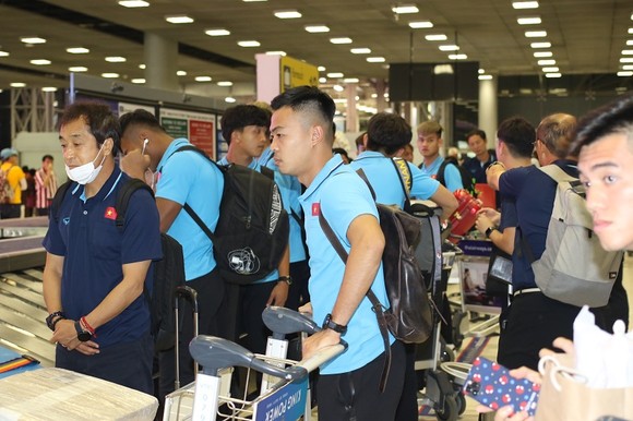 Những hình ảnh đầu tiên của U23 Việt Nam tại Bangkok (Thái Lan) ảnh 3