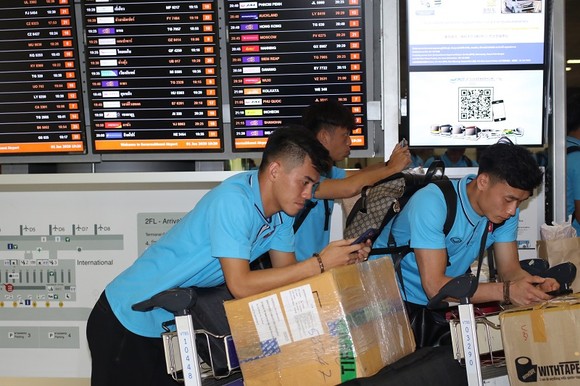 Những hình ảnh đầu tiên của U23 Việt Nam tại Bangkok (Thái Lan) ảnh 5