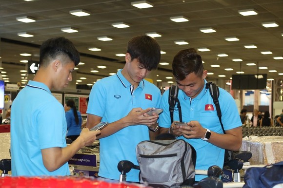 Những hình ảnh đầu tiên của U23 Việt Nam tại Bangkok (Thái Lan) ảnh 6