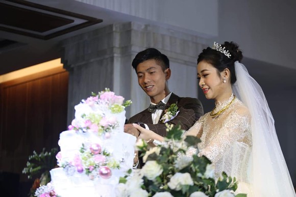 Quả bóng Đồng Phan Văn Đức rạng ngời trong ngày cưới ở Nghệ An  ảnh 3