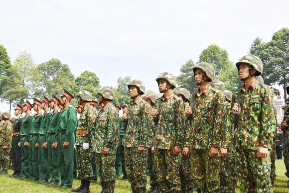 Trung đoàn Gia Định đón nhận Huân chương bảo vệ Tổ quốc Hạng III ảnh 2