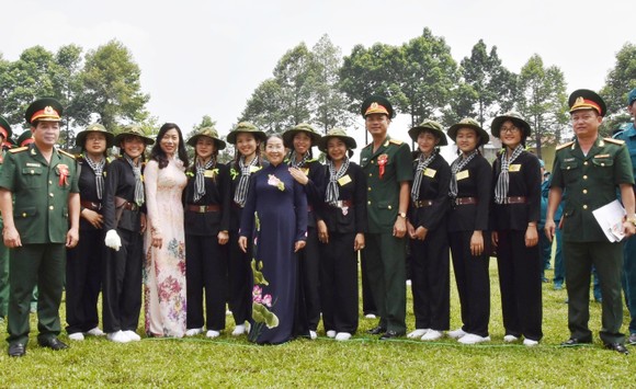 Trung đoàn Gia Định đón nhận Huân chương bảo vệ Tổ quốc Hạng III ảnh 8
