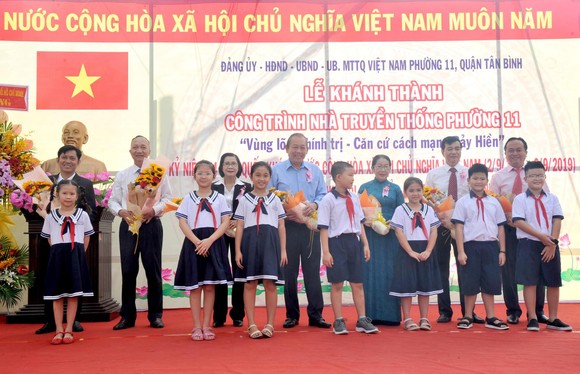 Phó Thủ tướng Trương Hòa Bình dự lễ khánh thành Nhà truyền thống 'Huyền thoại vùng lõm Bảy Hiền' ảnh 7