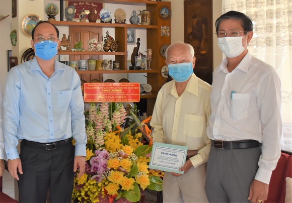 Thành phố luôn ghi nhớ công lao của các Thầy thuốc đi trước ảnh 2